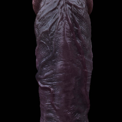 BBC Dildo Violett-Braun – Übergroße Eichel mit Feinnetz-Textur, schräge Venenfurche, umgekehrte Konusform, zwei Hoden & breiter Flach-Saugnapf aus Doppelschicht-Platin-Silikon