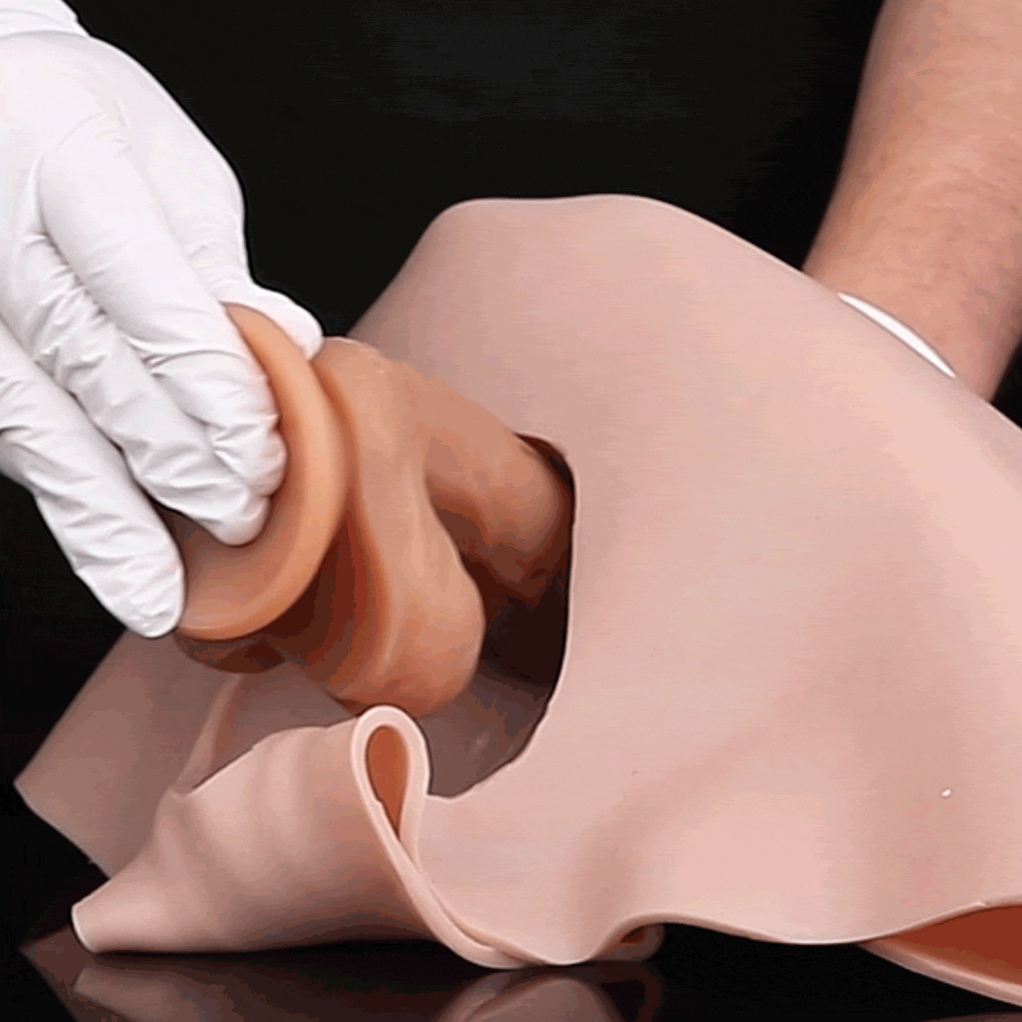 Pferde-Penis Sleeve im Boxershorts – Rosarosa Farbverlauf, Kugelkrone, Schwarzer Bulbus & Anal-Öffnung