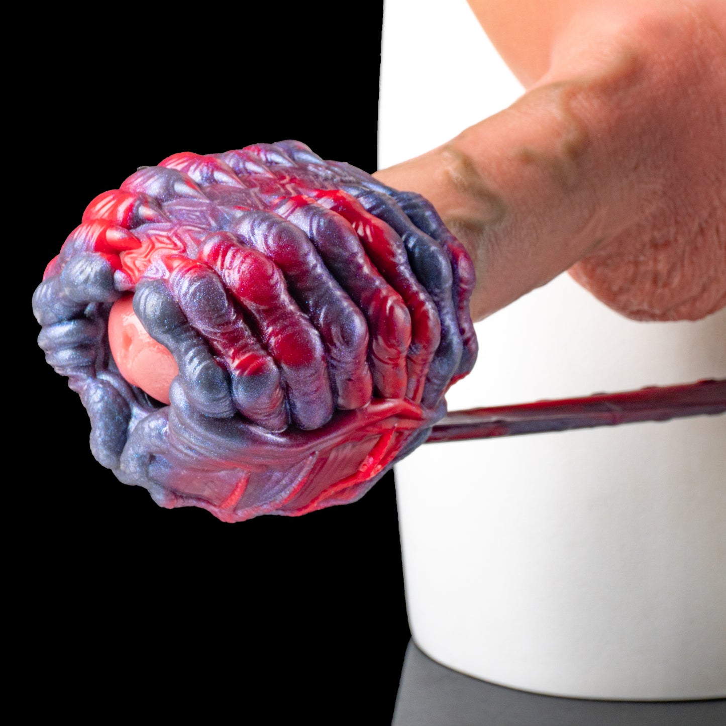 Hybrid Butt Plug & Penis-Ring: Dual-Action-Toy in scharlachrotem Farbverlauf