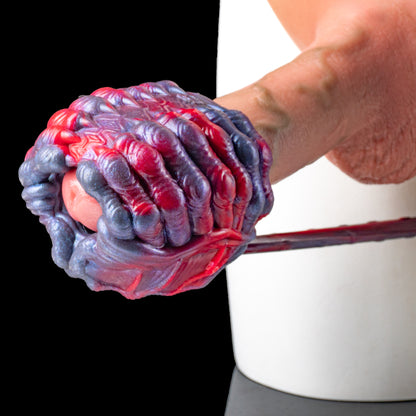 Hybrid Butt Plug & Penis-Ring: Dual-Action-Toy in scharlachrotem Farbverlauf