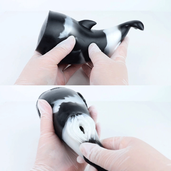 Orca Pocket Pussy mit Flossen, Schwanzflosse & Spiraleingang – Mattschwarz-Perlmuttweiß, Zackenkanal & Platin-Silikon