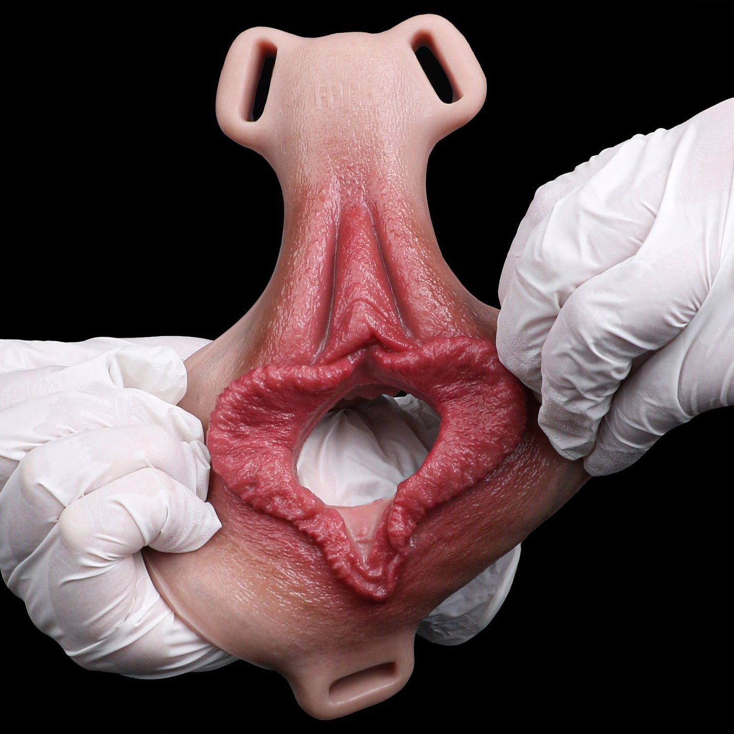 Vagina-Prothese mit umgestülpten Schamlippen & Zungennoppe – Vibration, Lederharness & Platin-Silikon für Sie & Ihn