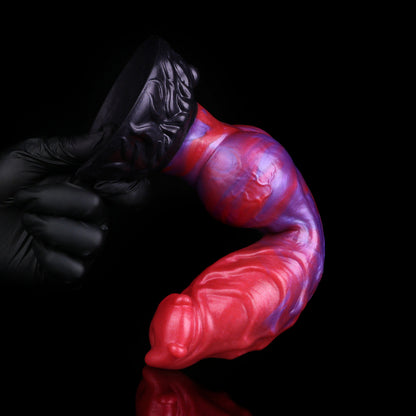 Glutwirbel Dog Dildo – Asymmetrische Doppellappen-Glans, Vier Fleischnoppen-Kranz, Rot-Lila-Wirbelmuster & Schwarzer Pelzrelief-Saugnapf-Sockel aus Platin-Silikon