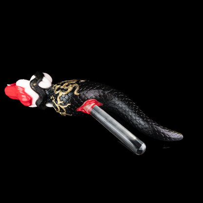 Schlangenfrau Sexpuppe – Perlweiß-Schwarz-Gold Fantasy-Figur mit Anime-Körper, roten Haaren, schwarzen Hexagonal-Schuppen, Barock-Goldornament & Spiralkanal aus Platin-Silikon