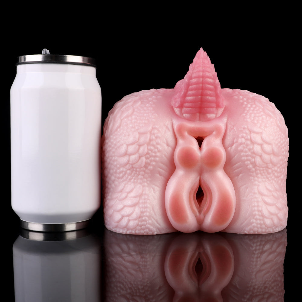 Drachen-Po Sexpuppe mit Drachenschuppen, Stachelschwanz & Doppel-Vulva – Kirschblütenrosa, Vaginal-Anal-Doppelkanal & Platin-Silikon