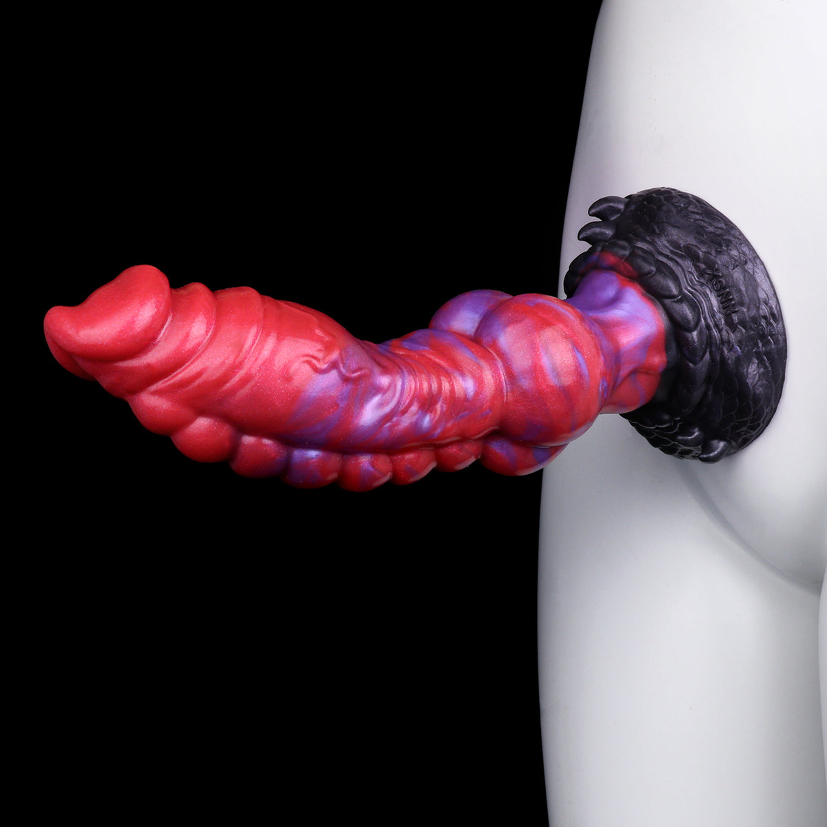 Schuppenwolf Dog Dildo – Spiralförmige Konusspitze, Doppelreihen-Kugelnoppen-Turm, Rot-Violett-Perlmuttwirbel & Schwarzer Schuppenpanzer-Saugnapf-Sockel aus Platin-Silikon