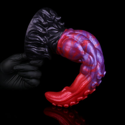 Tentakelwesen Fantasy Dildo – Dual-Saugnapf-Reihen-Tentakel, Rot-Violett-Blauviolett-Perlmuttwirbel, Kugel-Expansionszone & Schwarzer Organisch-Tentakelkranz-Saugnapf-Sockel aus Platin-Silikon