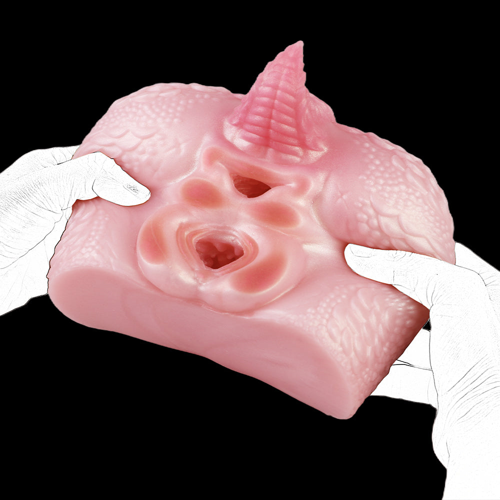 Drachen-Po Sexpuppe mit Drachenschuppen, Stachelschwanz & Doppel-Vulva – Kirschblütenrosa, Vaginal-Anal-Doppelkanal & Platin-Silikon