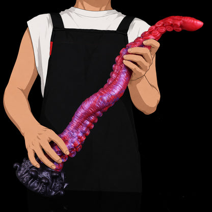 Kraken-Tentakel Long Dildo – Progressiv Vergrößernde Ringnapf-Saugscheiben, Rot-Violett-Perlmuttwirbel, S-Kurven-Tentakelschaft & Schwarzer Oktopus-Reliefsockel mit Saugnapf aus Platin-Silikon