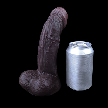 BBC Dildo Schokoladen-Braun – Konische Vorhaut-Eichel mit Venenknoten, breite Doppelhauptvene, natürliche Aufwaertskurve, zwei Hoden & runder Saugnapf aus Doppelschicht-Platin-Silikon