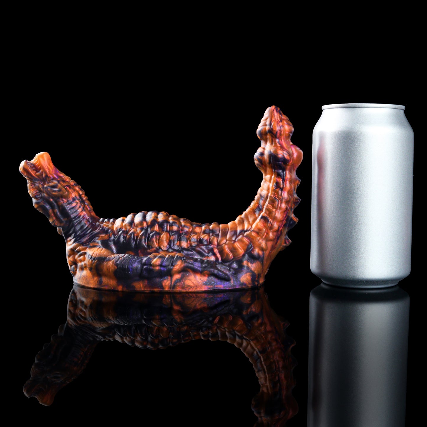 Mystischer Drachen Sex Grinder mit Vibrations-Loch – U-förmiges Strap-On Reitpad für Tribadie & freihändige Paar-Spiele