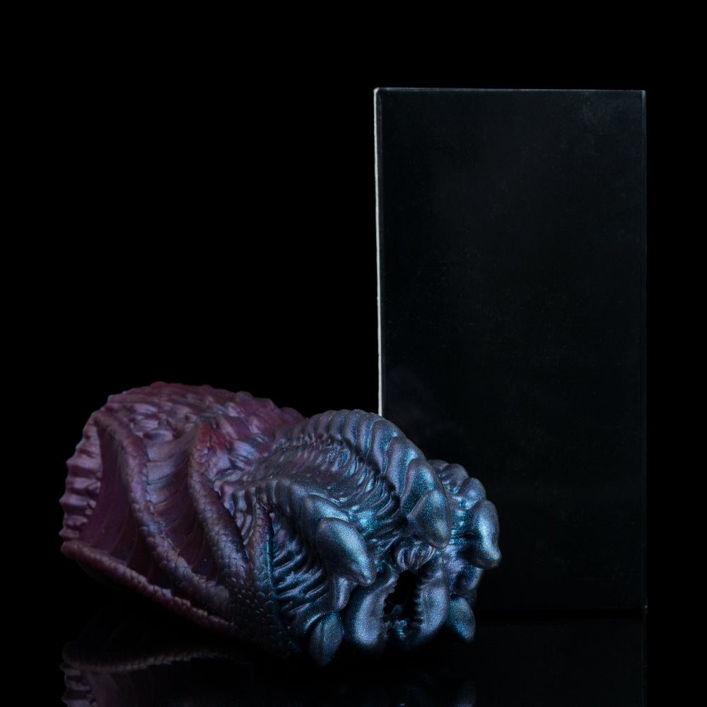 Fantasy Creature Pocket Pussy | Platinum Silicone Handheld Masturbator mit Alienkreatur