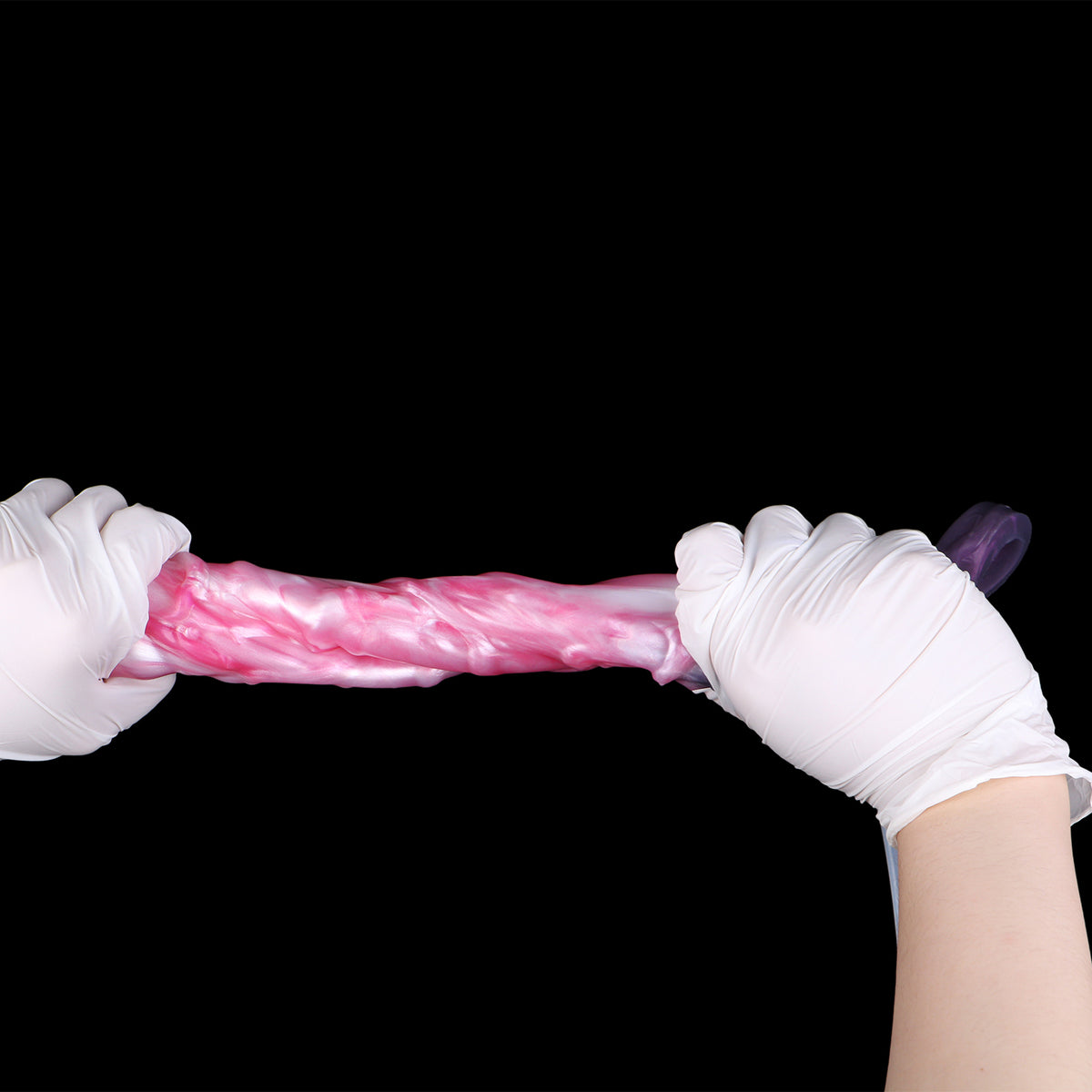 Geistlotus Penis Sleeve – Mehrschichtige Lotusblüten-Kronenspitze, Rosa-Weiss-Perlmuttwirbel-Rankenschaft, Spritzfunktion & Violetter Penisring-Verzögerungssockel aus Platin-Silikon