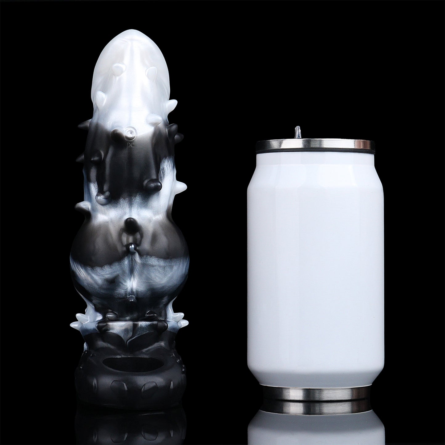 Alpha Wolf Penis Sleeve in Dark-Marble Optik: Vibrierende Verlängerungshülle mit Spikes & Delay-Ring