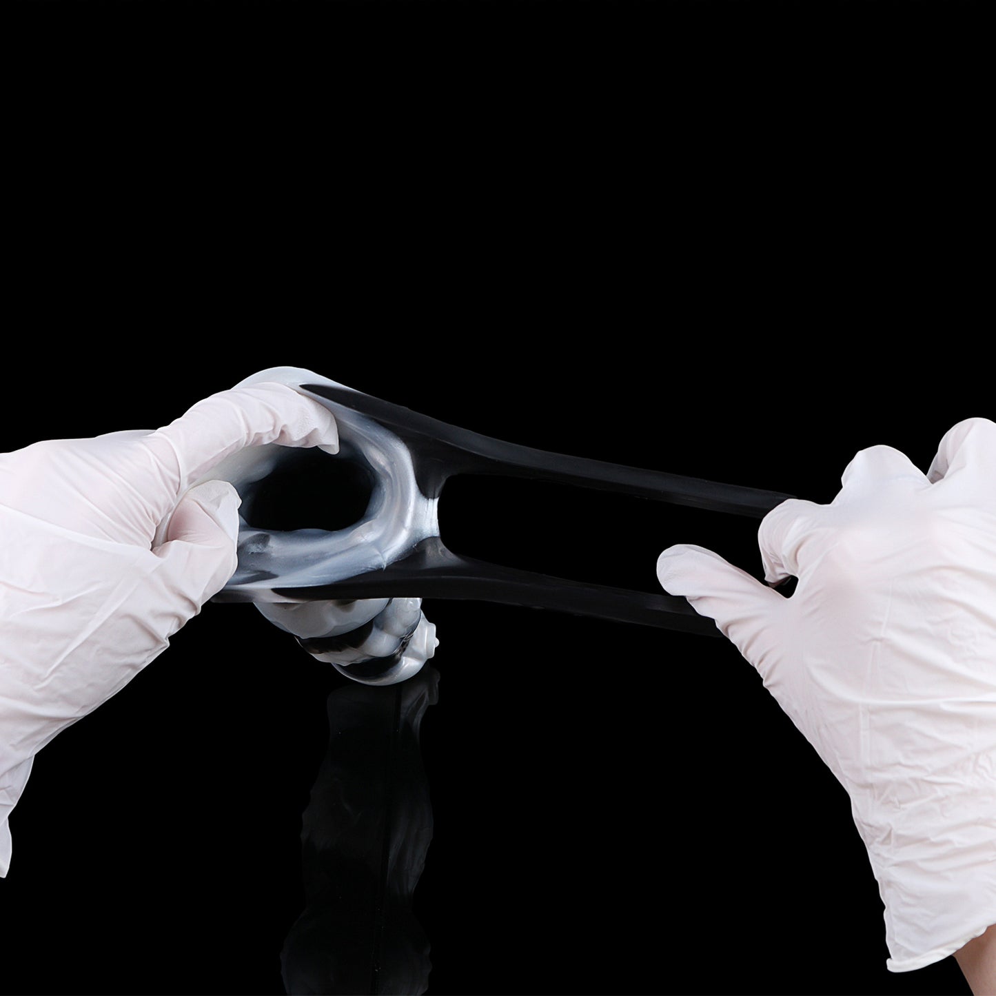 Alpha Werwolf Penis Sleeve: Vibrierender Extender mit Venen-Textur, Delay-Gurt & progressivem Innenkanal