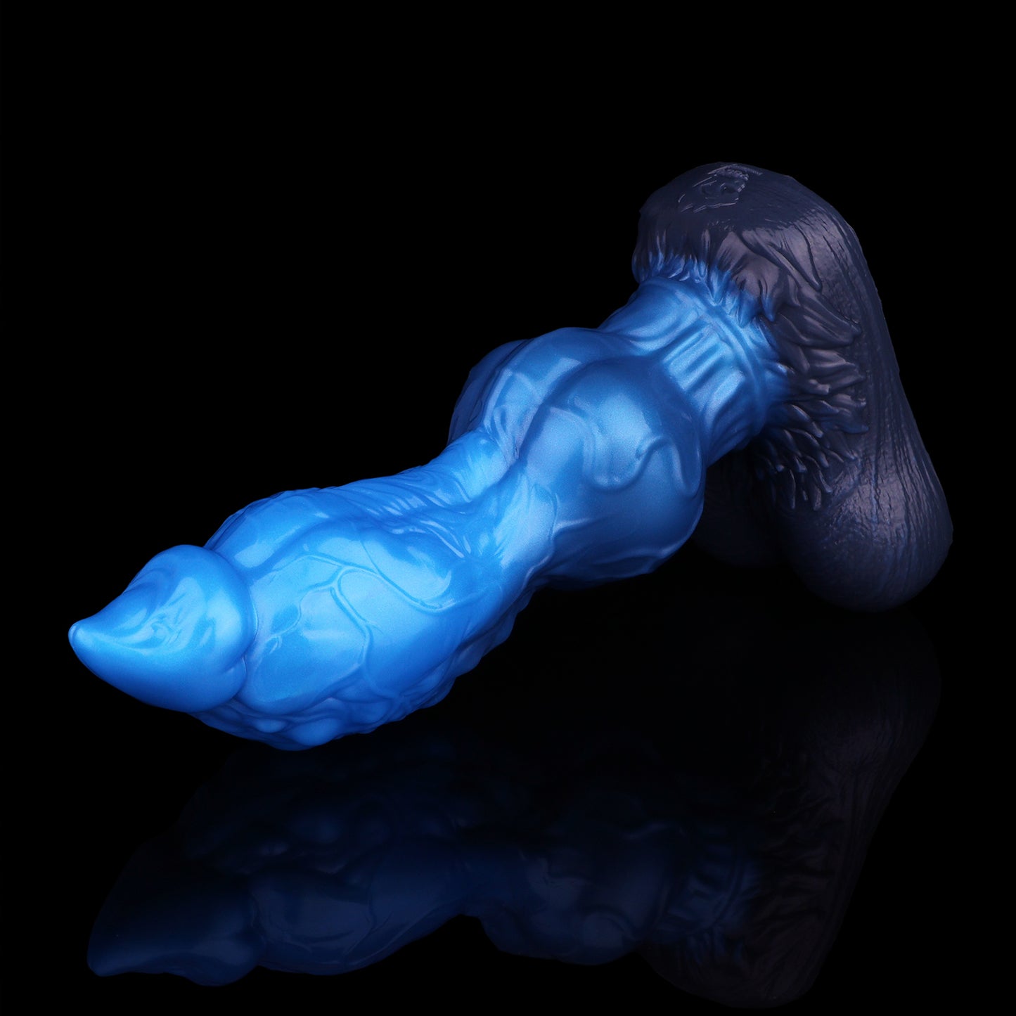 Cyber-Alien Cosmic Phallus – Zweischichtiger Fantasy Dildo aus Platin-Silikon mit Metallic-Blau-Verlauf & Saugnapf