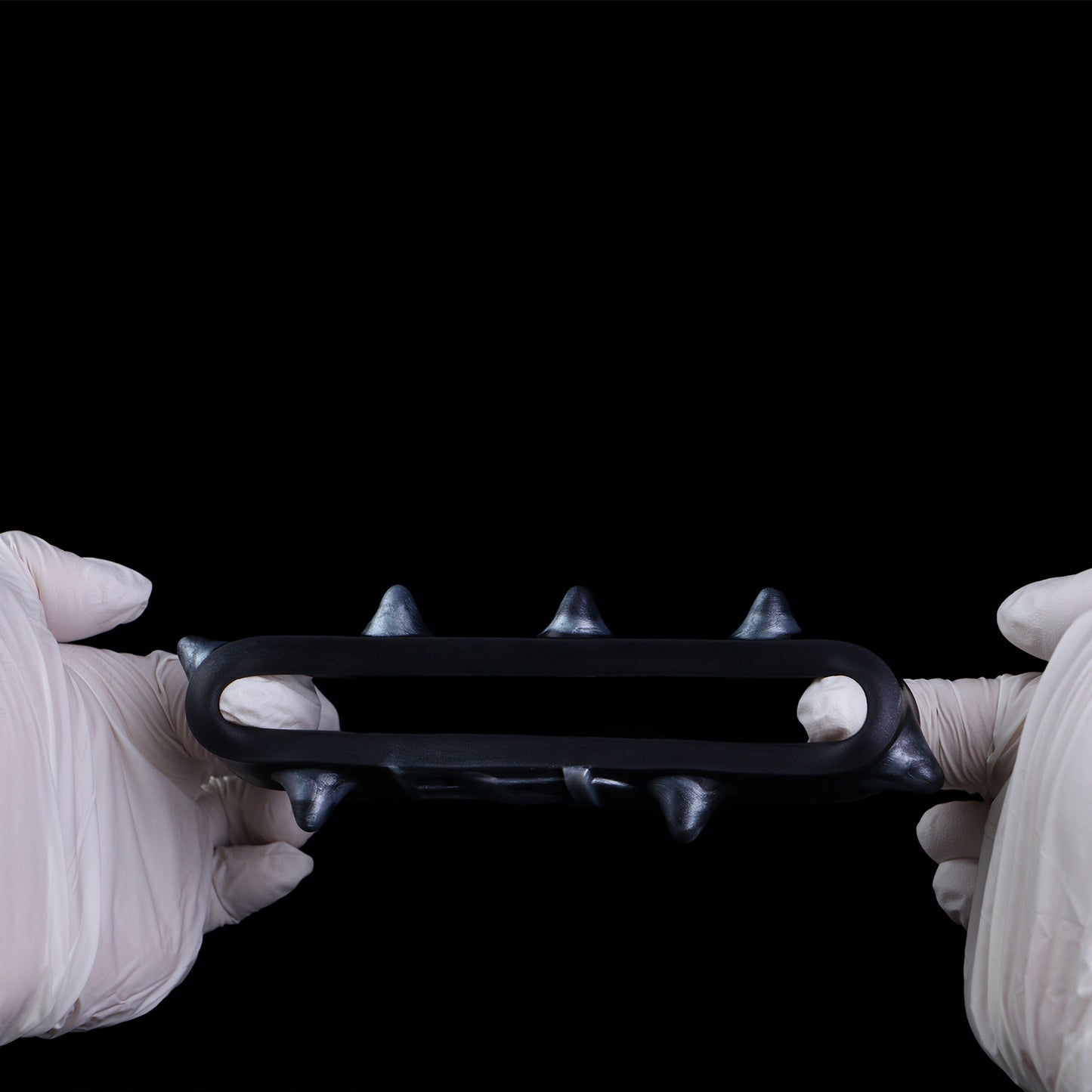 Gotischer Spike Penisring aus Platin-Silikon – Penus Ring mit Stachel-Design für intensive sensorische Erlebnisse