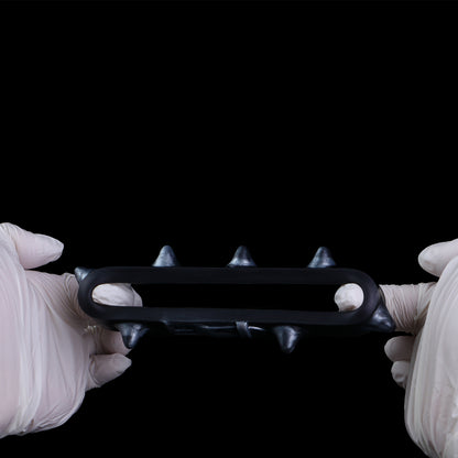 Gotischer Spike Penisring aus Platin-Silikon – Penus Ring mit Stachel-Design für intensive sensorische Erlebnisse
