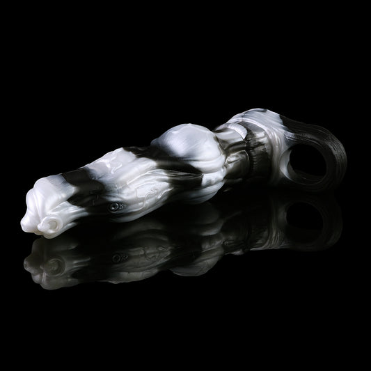 Alpha Werwolf Penis Sleeve: Vibrierender Extender mit Venen-Textur, Delay-Gurt & progressivem Innenkanal