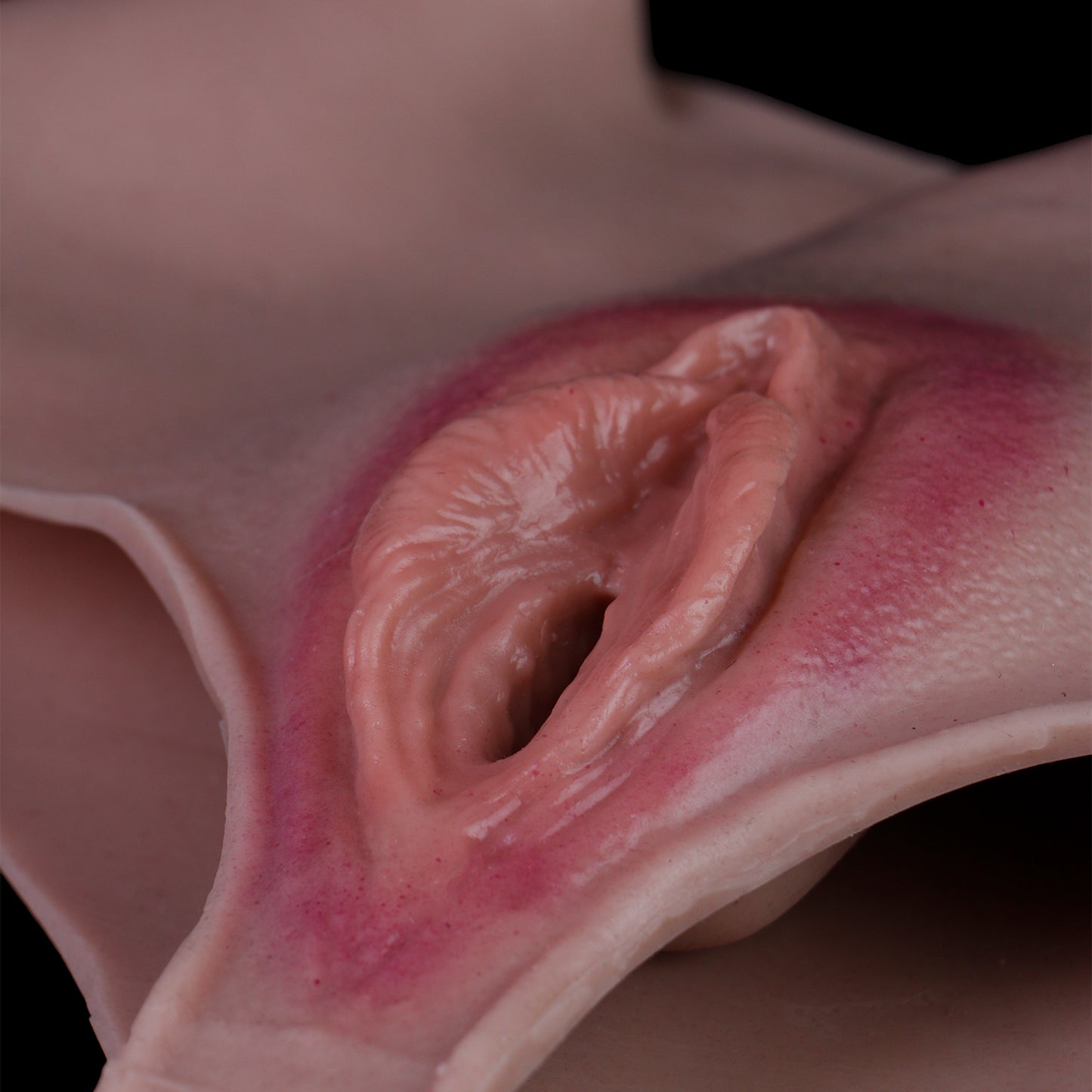 Pussy Panties mit Handbesprühter Vulva – Naturhautton, Penetrierbarer Kanal & Platin-Silikon für Femboys