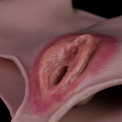Pussy Panties mit Handbesprühter Vulva – Naturhautton, Penetrierbarer Kanal & Platin-Silikon für Femboys