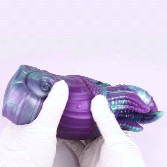 Tiefsee-Nautilus Sexpuppe mit Eisblauen Schlitzaugen, Tentakeln & Zahneingang – Tiefviolett-Eisblau, Zacken-Kugelnoppen-Kanal & Platin-Silikon